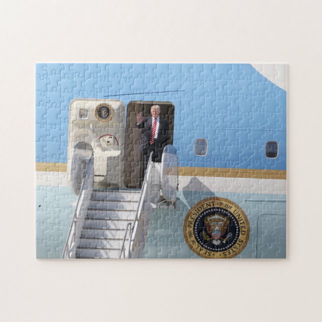 Puzzle El presidente Trump renuncia a la fuerza aérea (Horizontal)