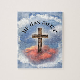 Puzzle Él tiene cruz rugosa subida con las nubes