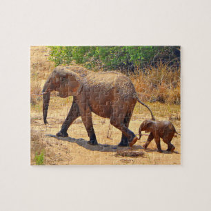 Puzzle Elefante bebé siguiendo a su madre, Sudáfrica