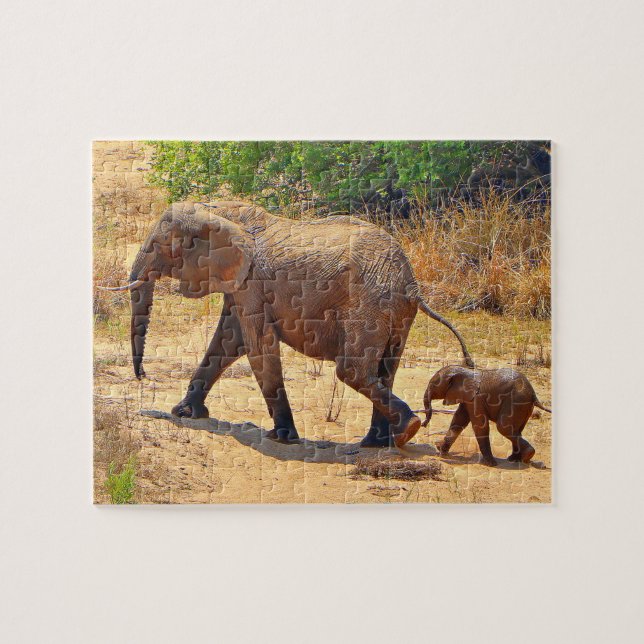 Puzzle Elefante bebé siguiendo a su madre, Sudáfrica (Horizontal)