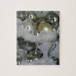 Puzzle Elegantes bolas de vidrio en un Pedestal plateado