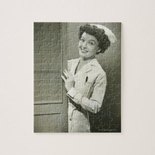 Puzzle Enfermera de mirada furtiva