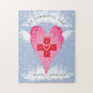 Puzzle Enfermera moderna de corazón rosado con nubes nomb