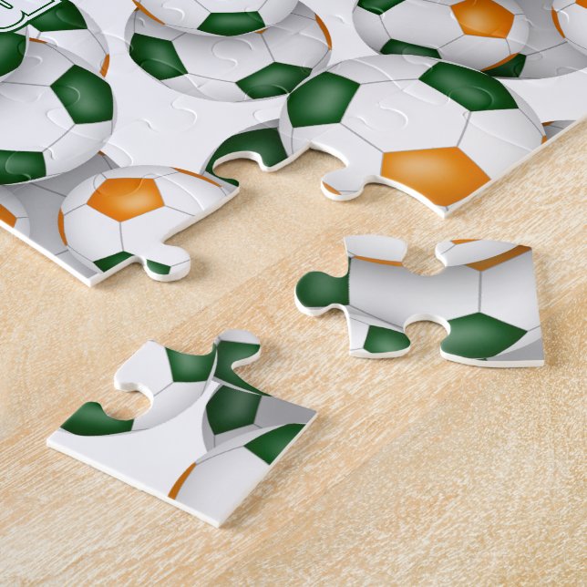 Puzzle equipo naranja verde colores chica (Lado)