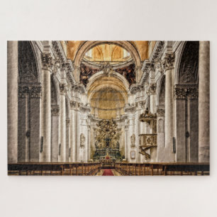 Puzzle Escena interna de hermosa catedral