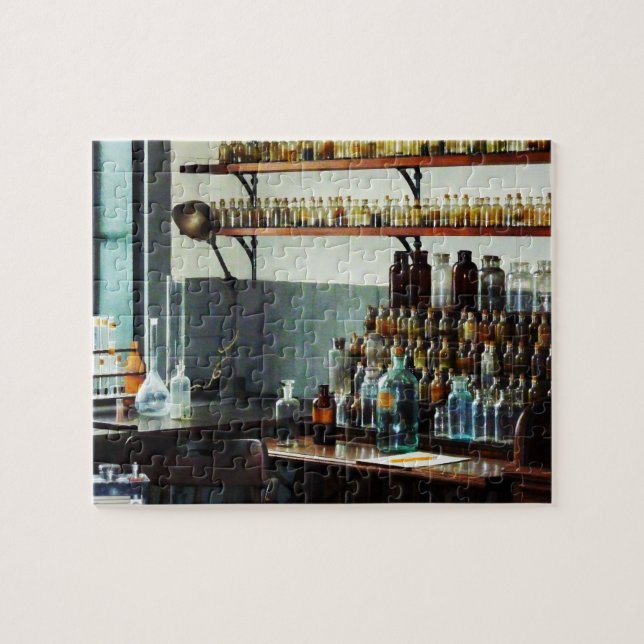 Puzzle Escritorio con botellas de productos químicos (Horizontal)