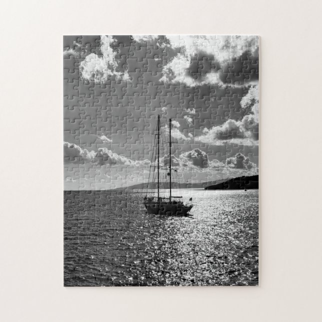 Puzzle Espectacular cielo de Guay sobre el yate en el mar (Vertical)