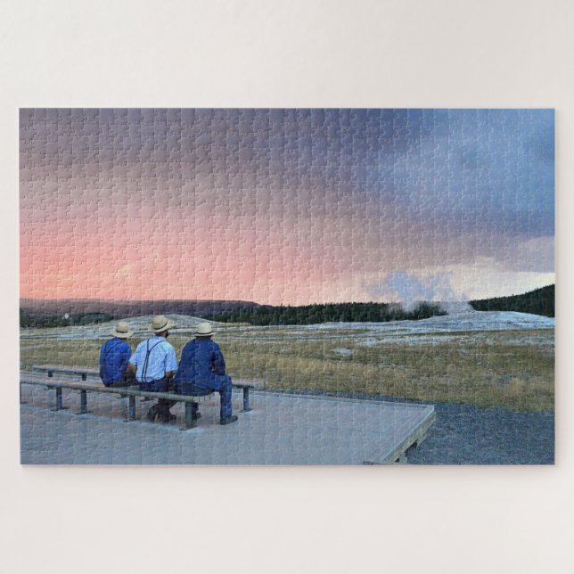 Puzzle Esperando al géiser Old Faithful al atardecer (Horizontal)