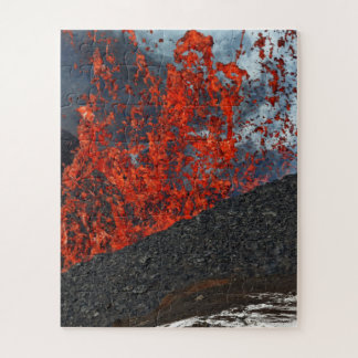 Puzzle Esplandor de lava caliente del cráter del volcán e