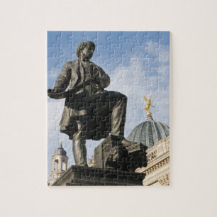 Puzzle Estatua con cúpula de vidrio en el edificio Kunstv