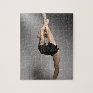 Puzzle Estiramiento de gimnasta femenina, toma de estudio