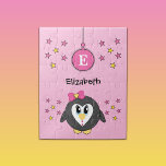 Puzzle Estrellas de pingüino y nombres de niños rosados<br><div class="desc">Rompecabezas para los niños. Con un lindo pingüino,  estrellas,  nombre y inicial. Rosa y amarillo. La idea de regalo para los niños.</div>