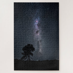 Puzzle estrellas de vía lechosa y un árbol