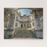 Puzzle Fantasía surrealista abandonó el patio del castill<br><div class="desc">Fantástico paisaje exterior con un patio de castillo francés abandonado en estado de decadencia,  con escalones de piedra,  arcos y exteriores ornamentados.</div>
