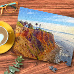 Puzzle Faro de California en Rocky Cliff Ocean Photo<br><div class="desc">La belleza de este colorido y vibrante Palos Verdes, faro de CA, captado a última hora de la tarde y encaramado en un acantilado rocoso con vistas al Océano Pacífico, ofrece inspiración cada vez que trabajas en este impresionante rompecabezas fotográfico. ¡Hace un gran regalo! Viene en una caja especial de...</div>