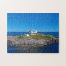 Faro de nubble de los viajes retro del océano azul
