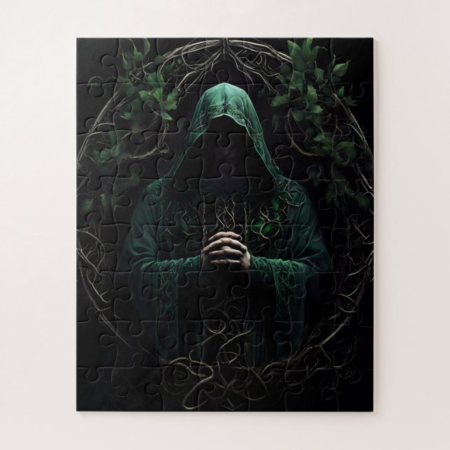 Puzzle Figura mística encapuchada en la oración verde (Vertical)