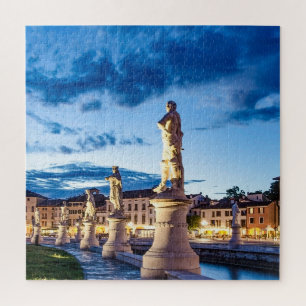 Puzzle Fila de estatuas iluminadas en Padova