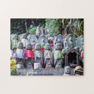 Puzzle Filas de pequeñas estatuas de monjes Jizo con babe