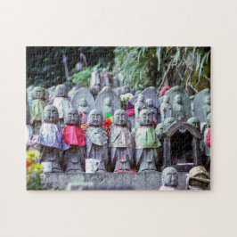 Puzzle Filas de pequeñas estatuas de monjes jizo con bíbs