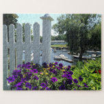 PUZZLE FLORES DE BARCOS CAMPOS DE AGUA, OGUNQUIT, MAINE<br><div class="desc">Una hermosa vista de la popular cala Perkins — agua, botes, sol, flores. Este rompecabezas de rompecabezas no sólo ofrece entretenimiento, sino que también es un bigote que se puede disfrutar una y otra vez. Tamaño: Rompecabezas de 11" x 14" con caja de regalo, 252 piezas. Fabricado con cartón resistente,...</div>