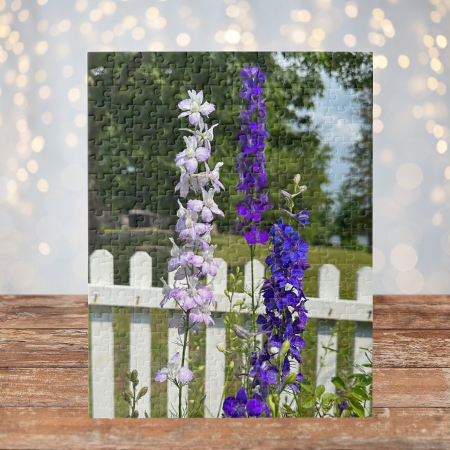 Puzzle Flores Moradas cerca de una cerca blanca, regalo p (Subido por el creador)