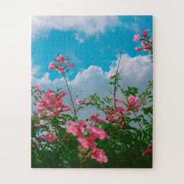 Puzzle Flores rosas bajo cielo azul con nubes - Naturalez