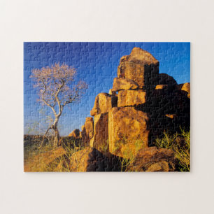 Puzzle Formación rocosa y árbol, patio de recreo del giga
