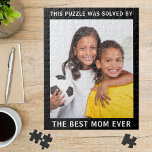 Puzzle Foto de la familia Best Mom<br><div class="desc">Dale a la mejor madre un regalo divertido con este rompecabezas de fotos familiares. Puedes añadir fácilmente tu foto y personalizar el texto "Este rompecabezas fue resuelto por la mejor madre de la historia" a una línea de longitud similar.</div>