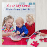 Puzzle Foto de niños personalizados de mi equipo y yo<br><div class="desc">Rompecabezas fotográfico personalizado para niños pequeños. La plantilla de fotos está configurada para que añadas una de tus imágenes favoritas, que se mostrará en formato retrato. Su foto tiene un texto personalizado en letras lindas y poco comunes. El texto de ejemplo dice "Mi equipo y mi equipo [nombre(s)]" y, por...</div>