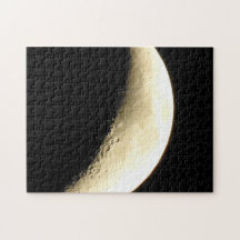 Fotografía de cerca de los cráteres de la Luna