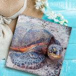 Puzzle Fotografía de la tortuga marina Hawaii Honu, elega<br><div class="desc">Las tortugas marinas saben cómo relajarse bajo el sol. Volvamos a las cálidas brisas de las Islas Hawái cada vez que pases tiempo trabajando en este hermoso e impresionante rompecabezas de rompecabezas con fotos de la tortuga de honu. Hace un gran regalo para alguien especial! Viene en una caja especial...</div>