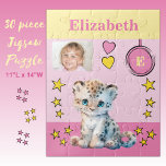Puzzle Fotografía de un leopardo lindo nombre de niños am<br><div class="desc">Rompecabezas de 30 piezas para los niños. Con un lindo leopardo,  con estrellas y corazones de amor. Añadir un nombre,  inicial y una foto. Esquema de colores: idea de regalo para niños rosa y amarillo.</div>