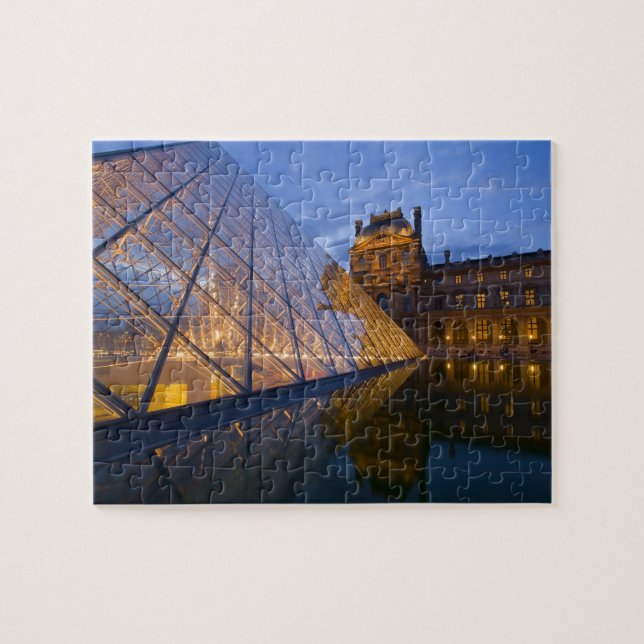 Puzzle Francia, París. El Louvre a la luz del crepúsculo. (Horizontal)