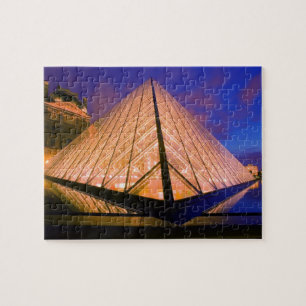 Puzzle Francia, París. El museo del Louvre al anochecer.