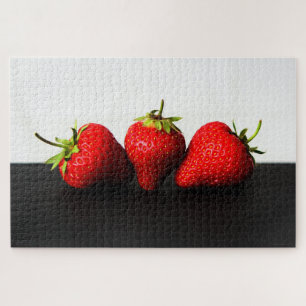 Puzzle Fresas en blanco sobre negro 20x30 1014pc jpcn