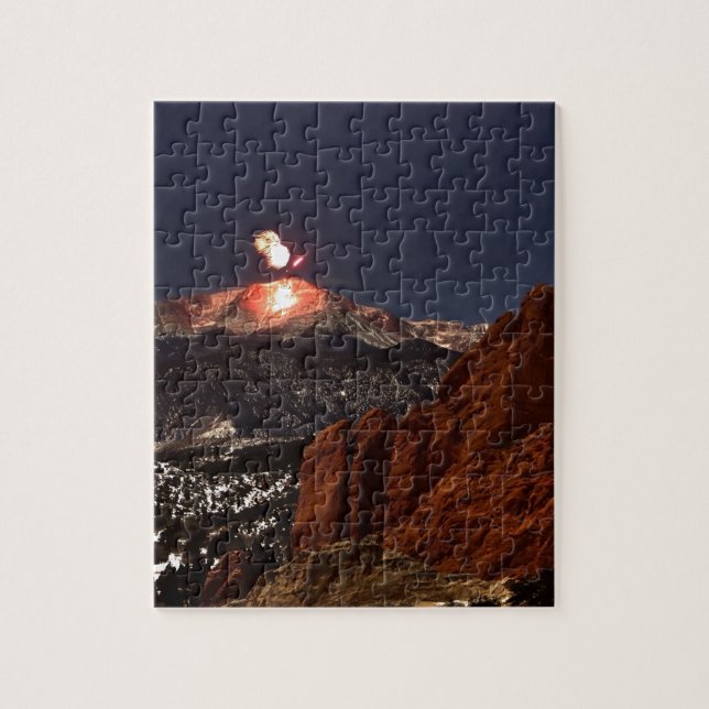 Puzzle Fuegos artificiales en Año Nuevo en la cima del pi (Vertical)