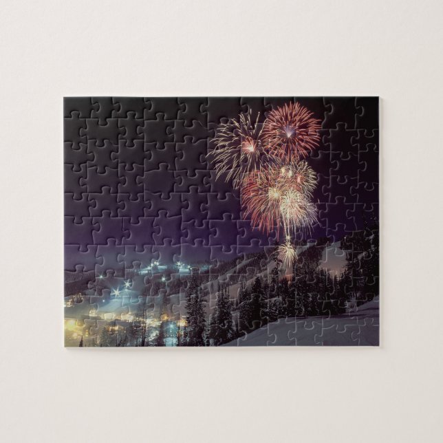 Puzzle Fuegos artificiales en el centro turístico de (Horizontal)