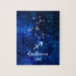 Puzzle Galaxia de Constelación Sagittarius Zodiac Monogra<br><div class="desc">Diseño monográfico Sagittarius Zodiac Constellation Galaxy con el estilo de moda Brushed Script Font, textura de fondo de color azul celeste oscuro, constelación de estrellas brillantes y el símbolo Centaur. Rótulo Astrológico Moderno Horóscopo de Nacimiento, es perfecto para cualquier cumpleaños sagitario del 22 de noviembre al 21 de diciembre !...</div>
