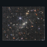 Puzzle Galaxy Cluster Smacs 0723.<br><div class="desc">Miles de galaxias inundan esta imagen casi infrarroja del grupo de galaxias SMACS 0723. Las imágenes de alta resolución del telescopio espacial James Webb combinadas con un efecto natural conocido como lente gravitacional hicieron posible esta imagen finamente detallada. En primer lugar, concentrarse en las galaxias responsables de la lente: la...</div>