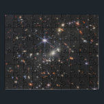 Puzzle Galaxy Cluster Smacs 0723.<br><div class="desc">Miles de galaxias inundan esta imagen casi infrarroja del grupo de galaxias SMACS 0723. Las imágenes de alta resolución del telescopio espacial James Webb combinadas con un efecto natural conocido como lente gravitacional hicieron posible esta imagen finamente detallada. En primer lugar, concentrarse en las galaxias responsables de la lente: la...</div>