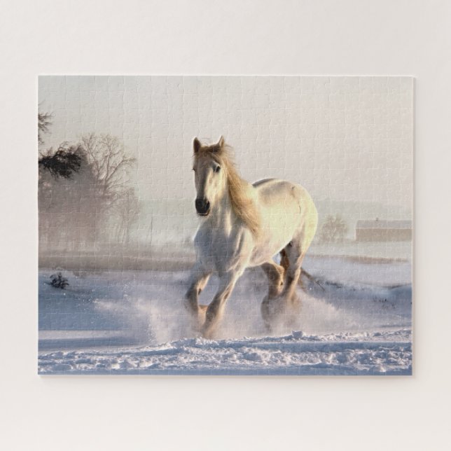 Puzzle Gallopaje de caballos blancos a través de la nieve (Horizontal)