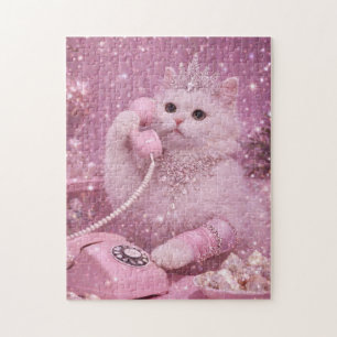 Puzzle Gatita princesa glamurosa usando teléfono rosa    