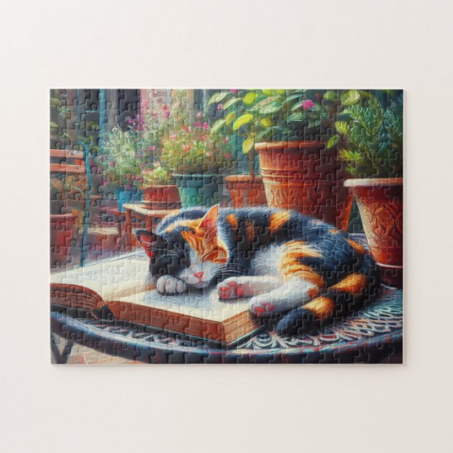 Puzzle Gato de Calico durmiendo en la pintura de un jardí (Horizontal)