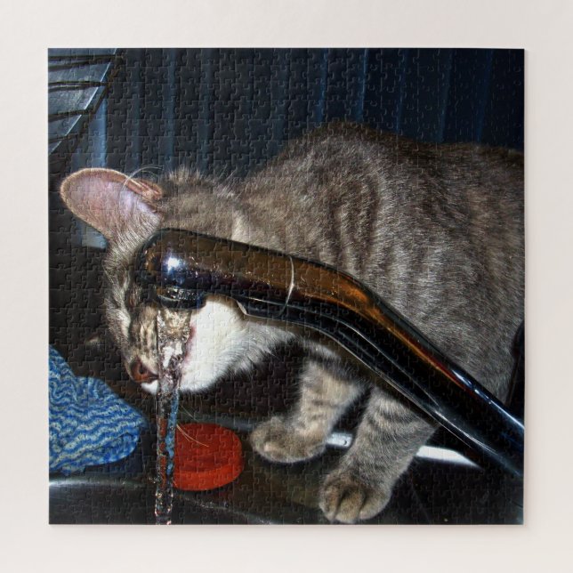Puzzle Gato Joven Beber De Un Tap, (Vertical)