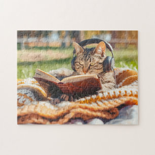 Puzzle Gato leyendo libro sobre manta tejida