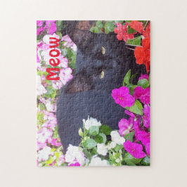 Puzzle Gato negro hermoso con los ojos verdes en flores