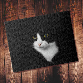 Puzzle Gato negro y blanco difícil sobre fondo negro sóli