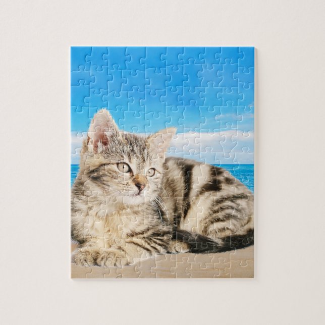 Puzzle Gato sentado en la playa de Isla Tropical (Vertical)