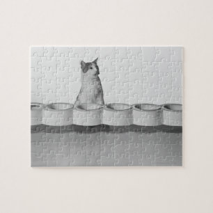 Puzzle Gato sentado y lamiendo al lado del tazón mascota 
